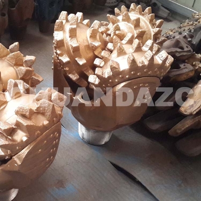 China API 19 1/4' IADC 137 diario sellado con dentilla de acero para perforación de pozos de agua proveedor